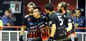 romeo-danna-festeggiato-dai-compagni